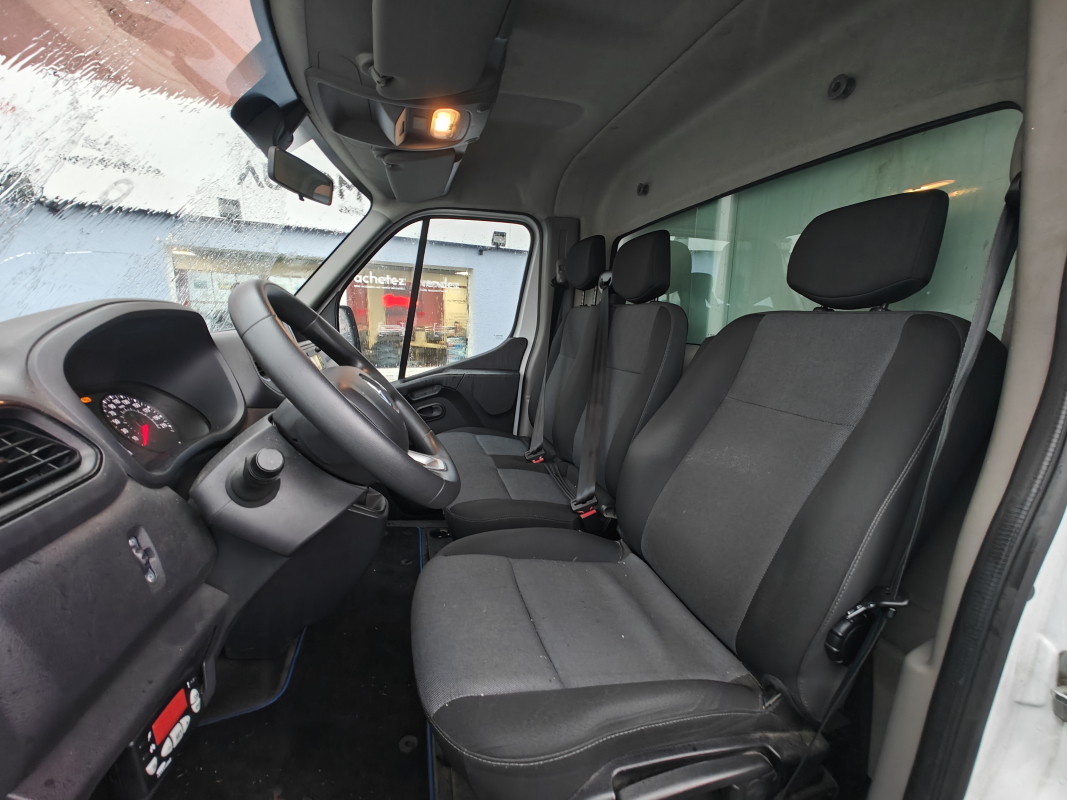 Renault Master — 18