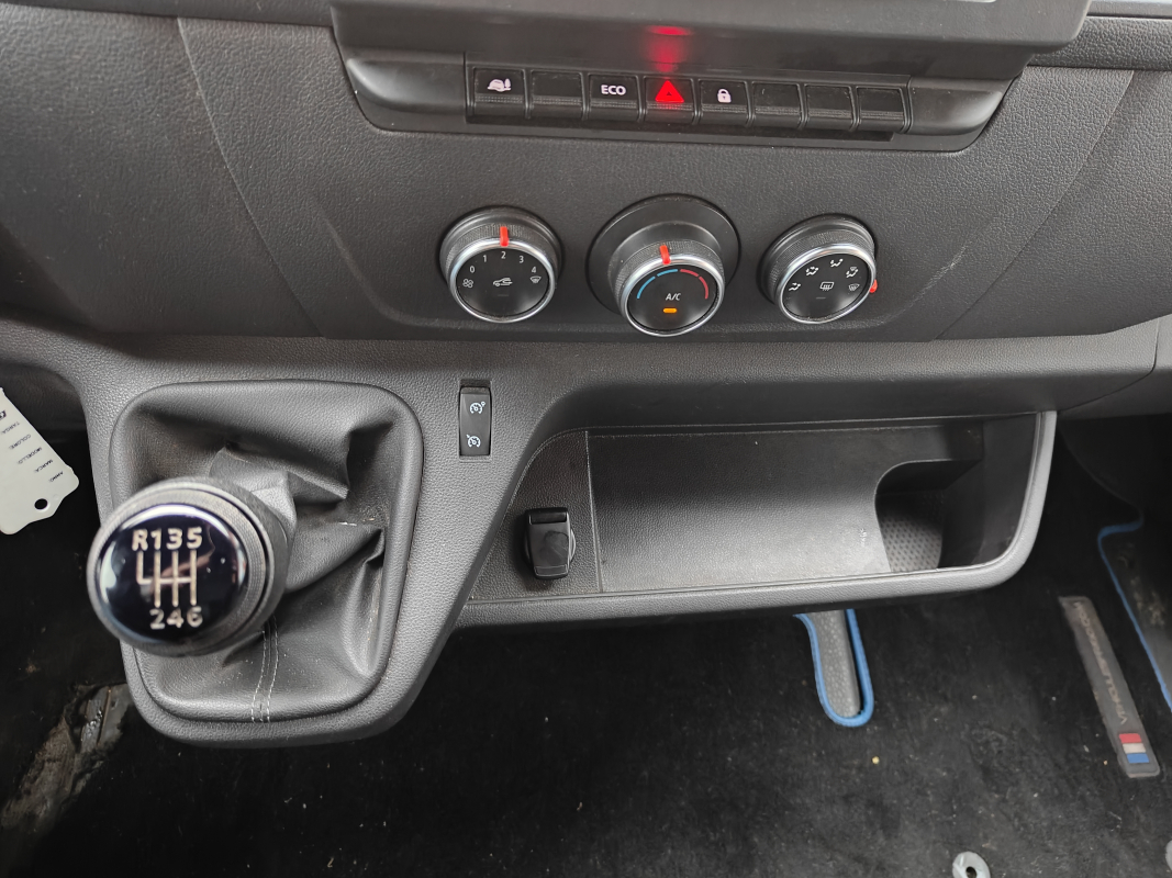 Renault Master — 24