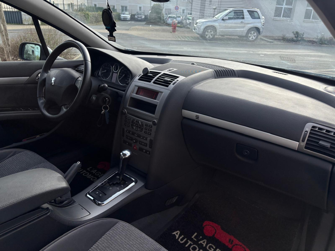 Peugeot 407 — 12