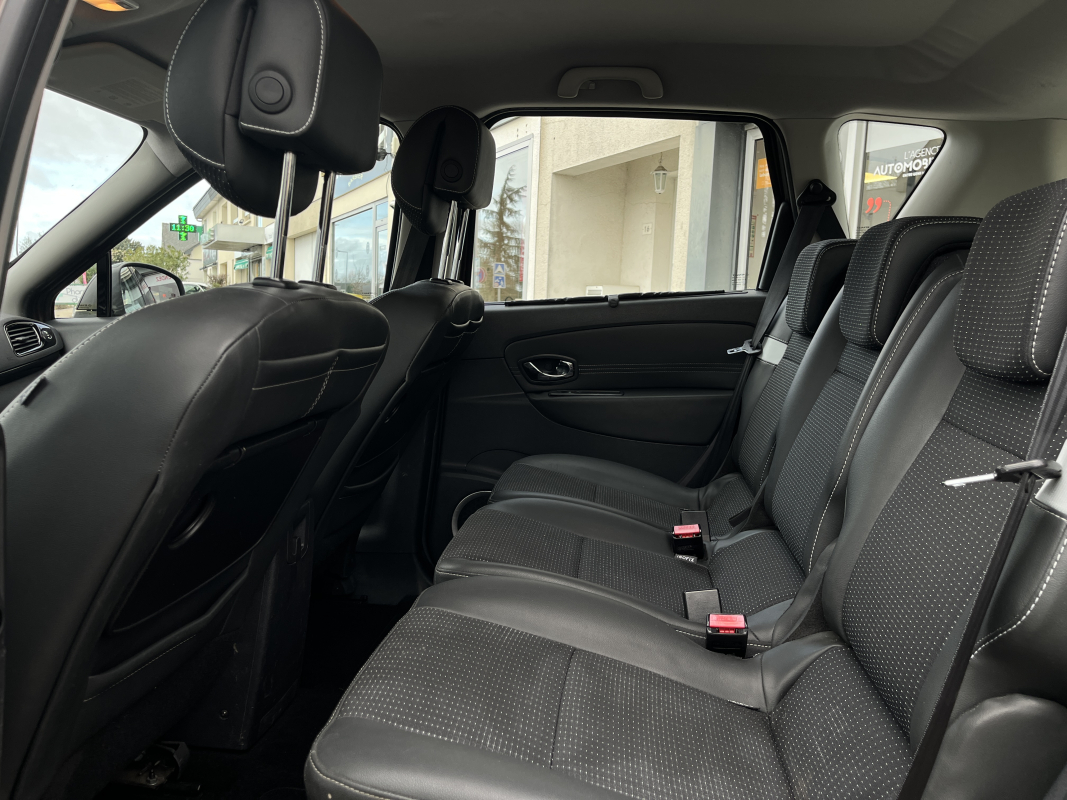 Renault Scenic — 12