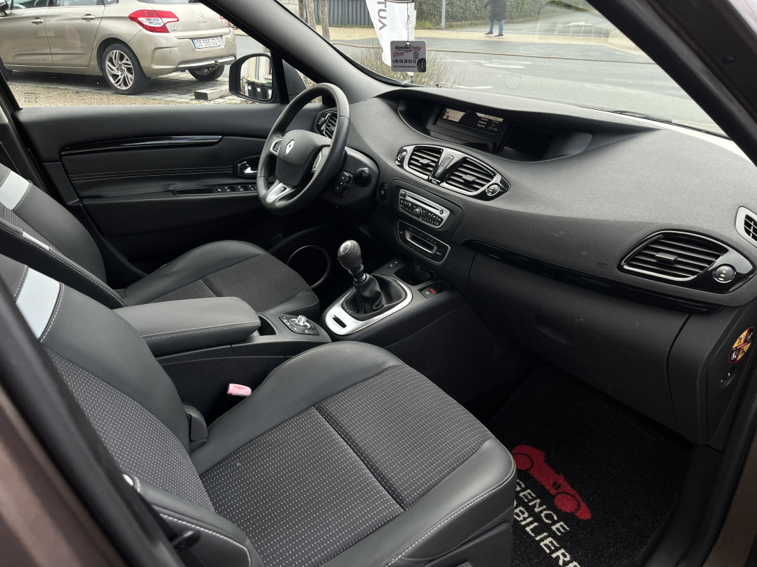 Renault Scenic — 11