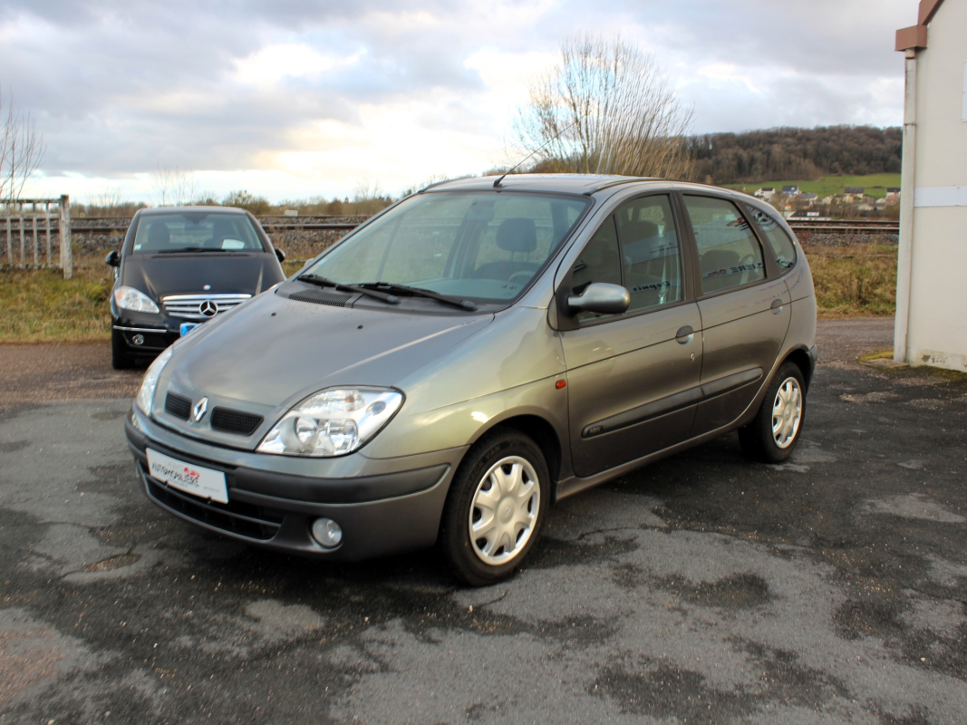 Renault Scenic — 3