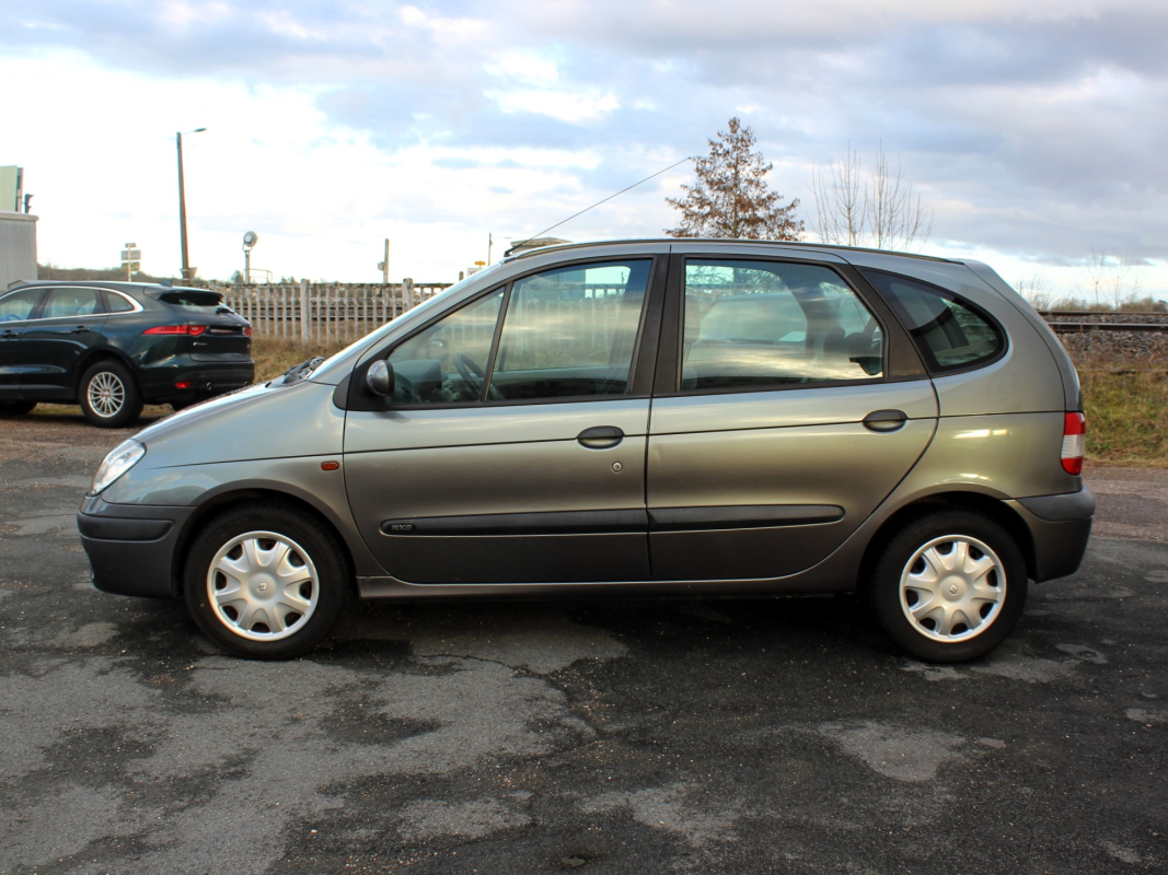 Renault Scenic — 4