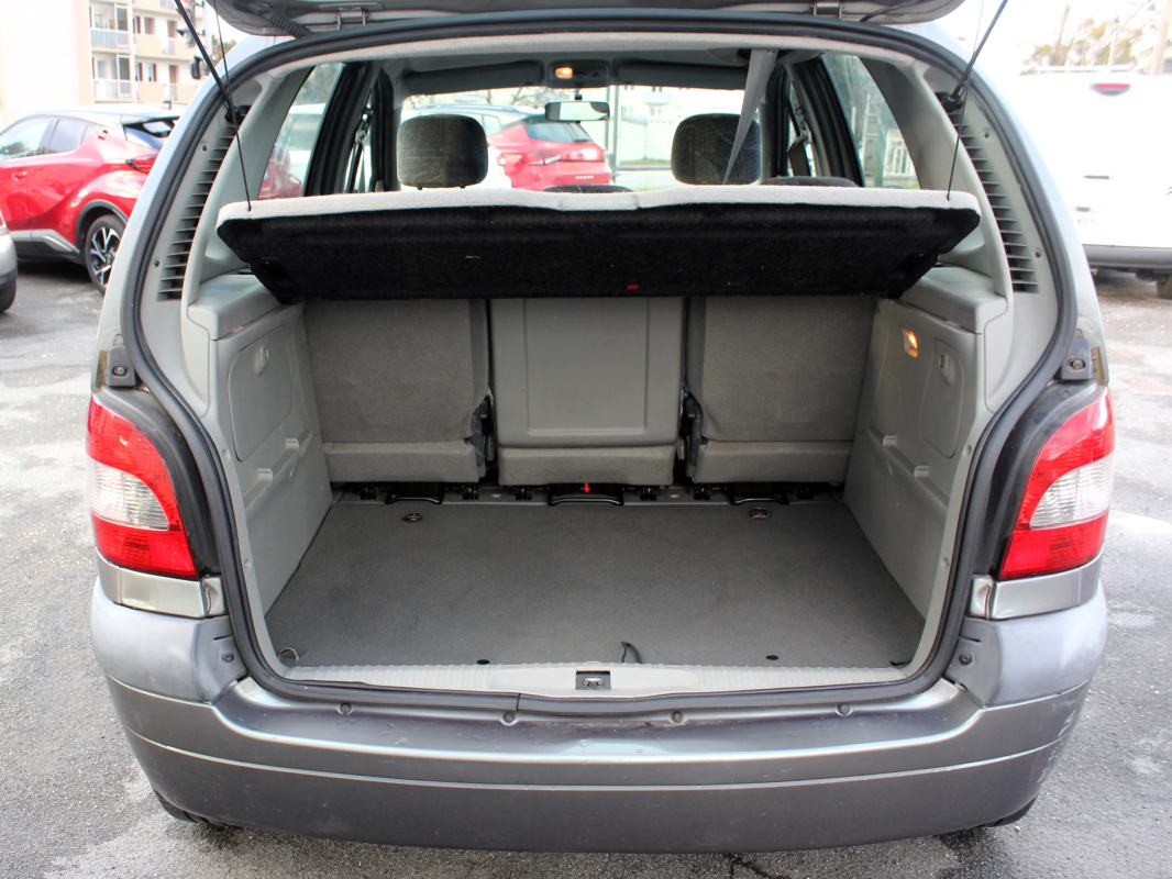 Renault Scenic — 10