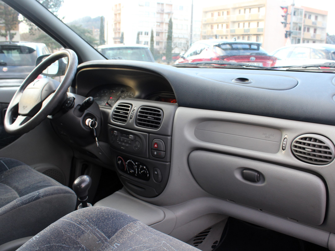 Renault Scenic — 15