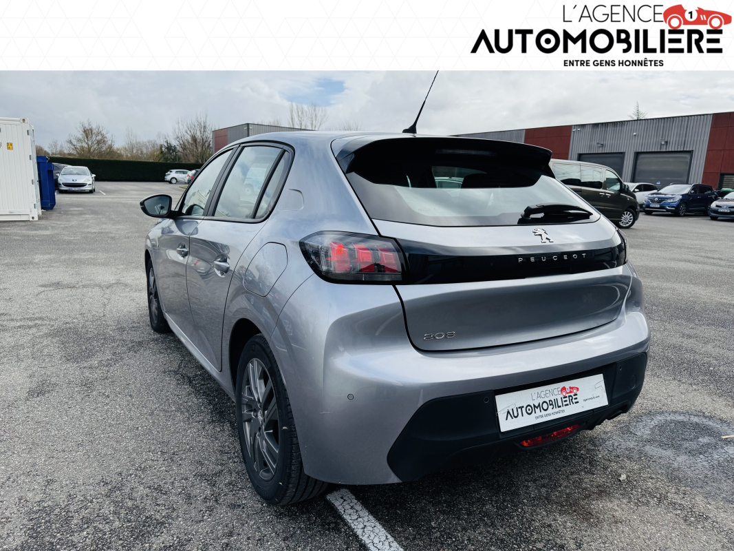 Peugeot 208 — 5