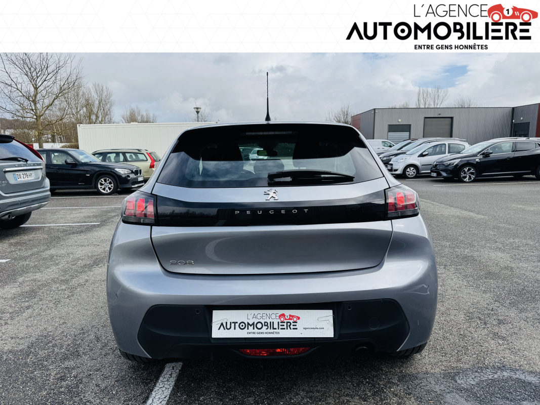 Peugeot 208 — 4