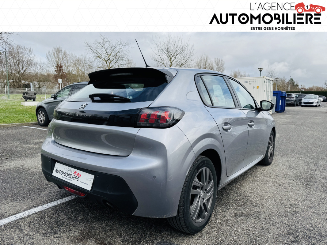 Peugeot 208 — 3