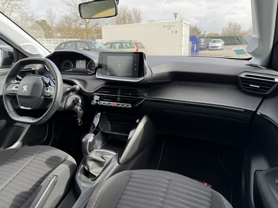 Peugeot 208 — 15