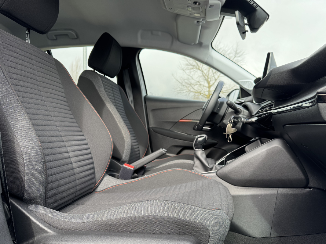 Peugeot 208 — 17