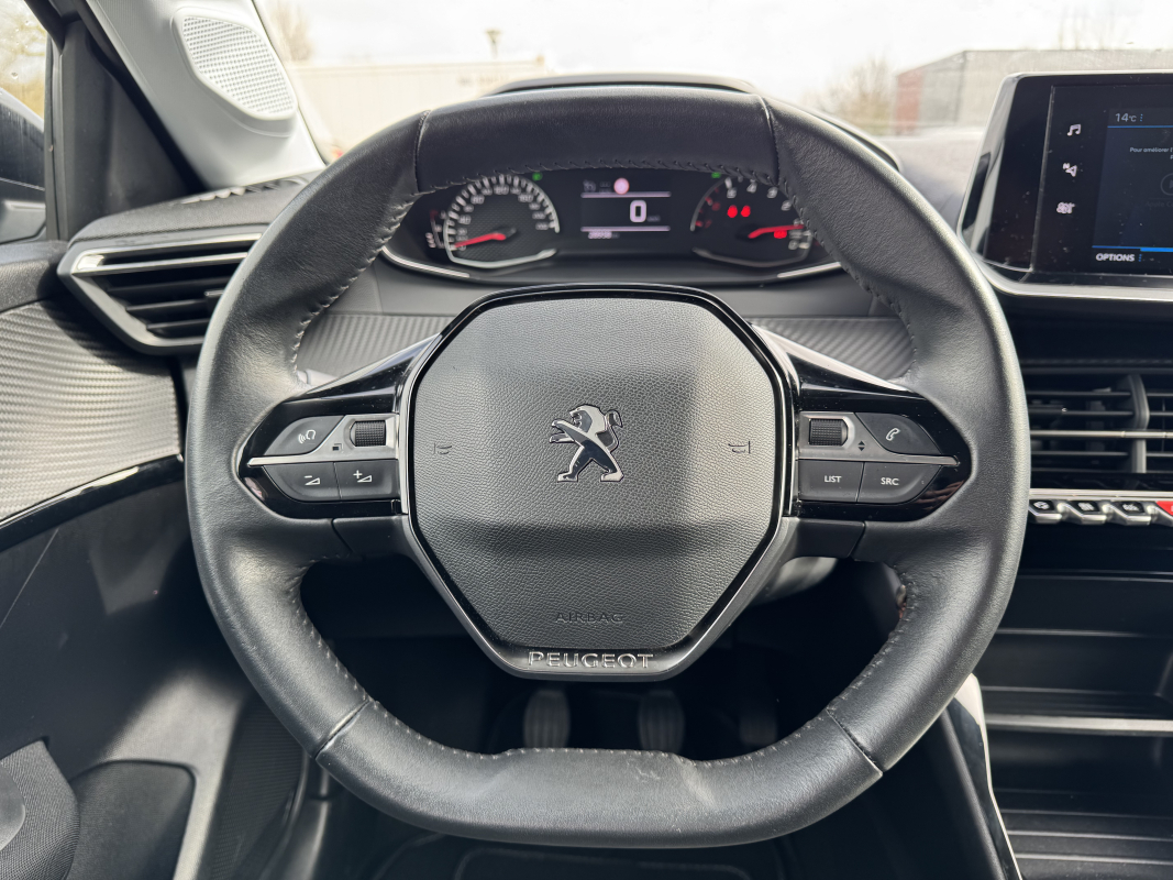 Peugeot 208 — 12