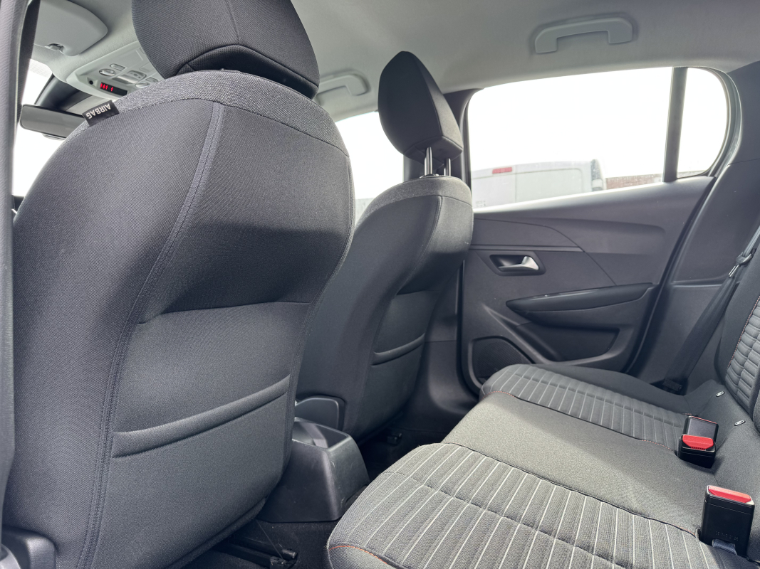 Peugeot 208 — 13