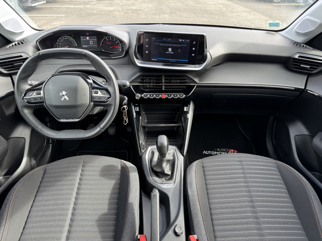 Peugeot 208 — 18