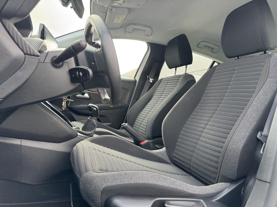 Peugeot 208 — 11