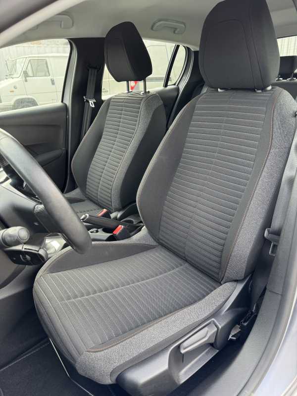 Peugeot 208 — 10