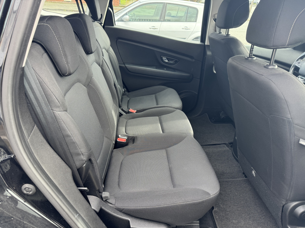 Renault Scenic — 17