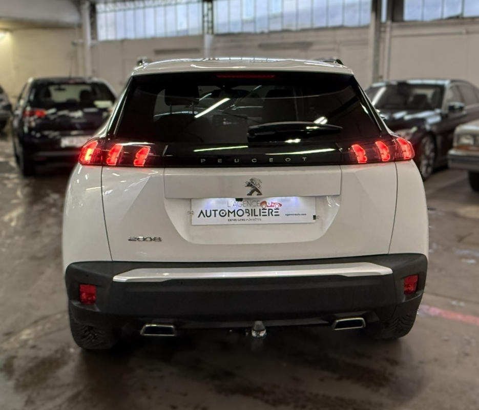 Peugeot 2008 — 8