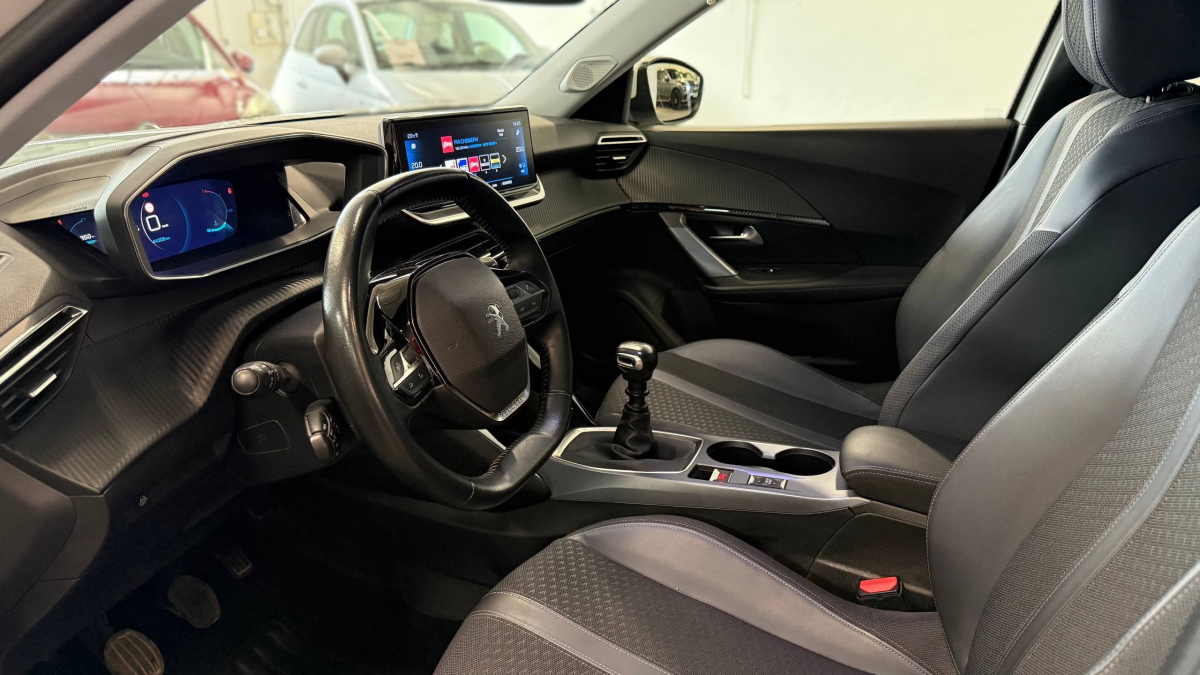 Peugeot 2008 — 12