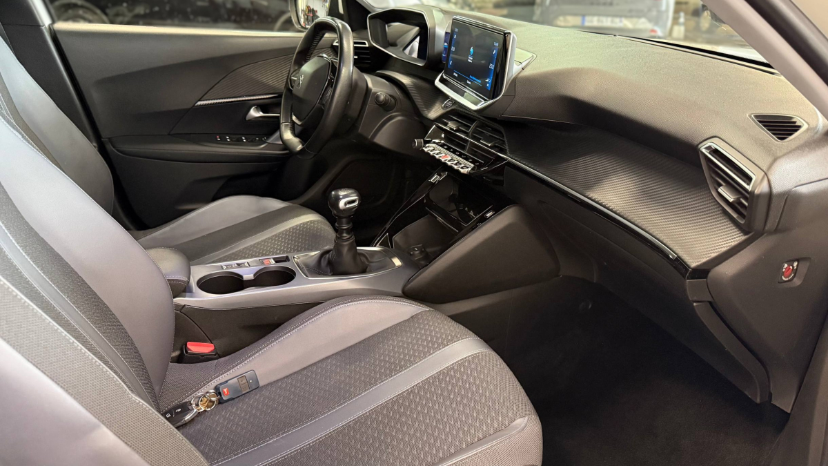 Peugeot 2008 — 14