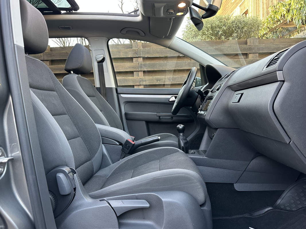 Volkswagen Touran — 17