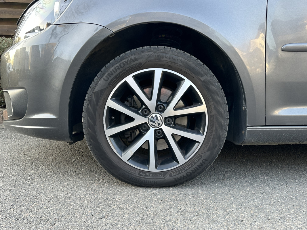 Volkswagen Touran — 9
