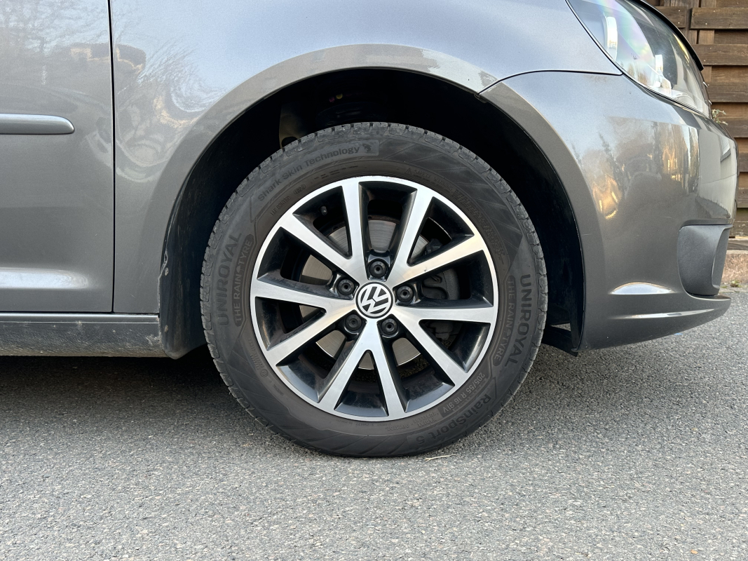 Volkswagen Touran — 12