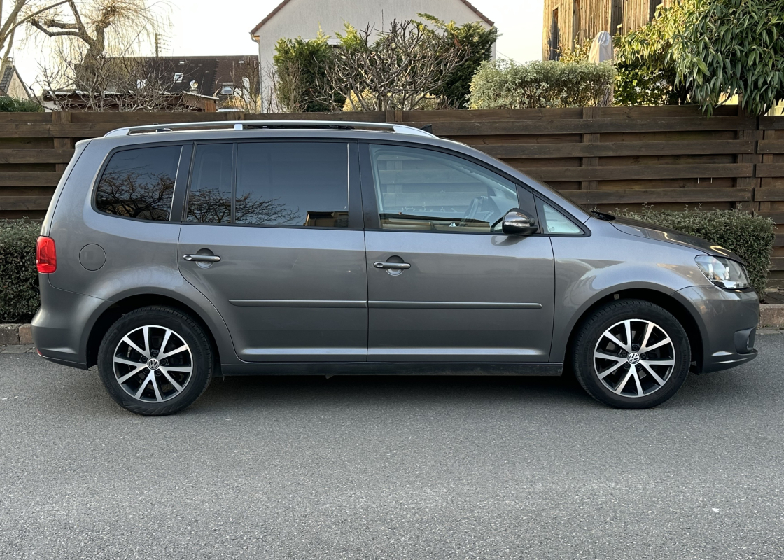 Volkswagen Touran — 6