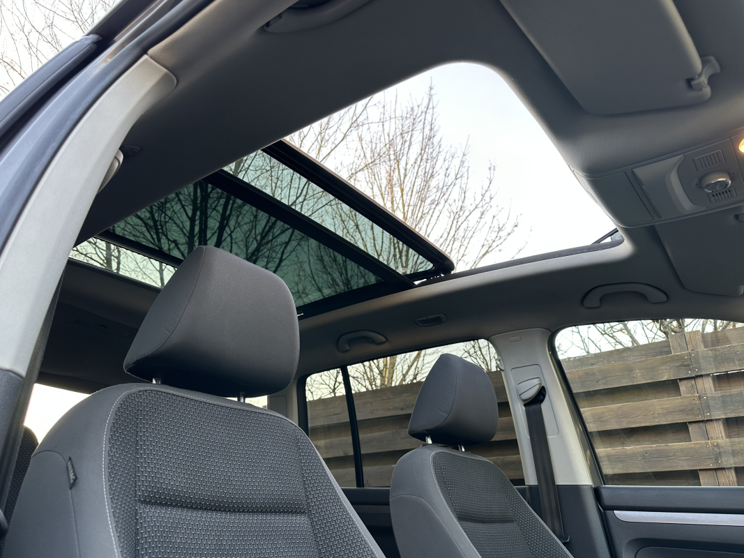 Volkswagen Touran — 16