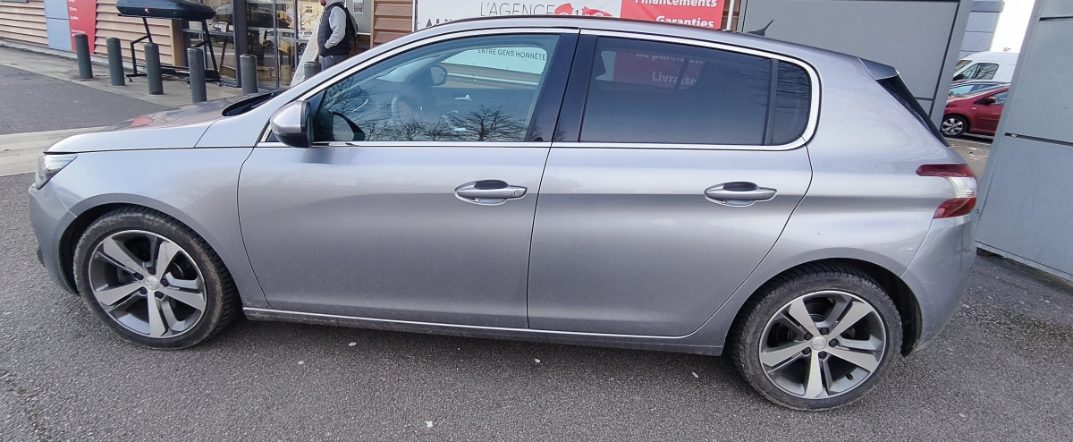 Peugeot 308 — 9