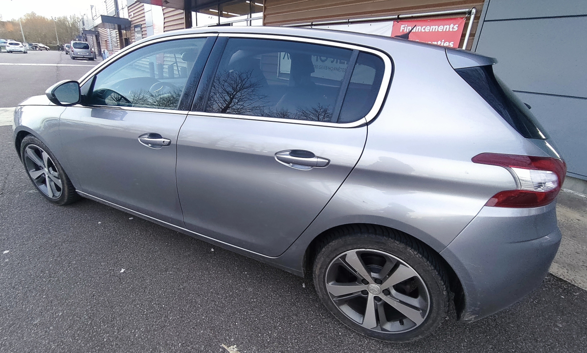 Peugeot 308 — 8