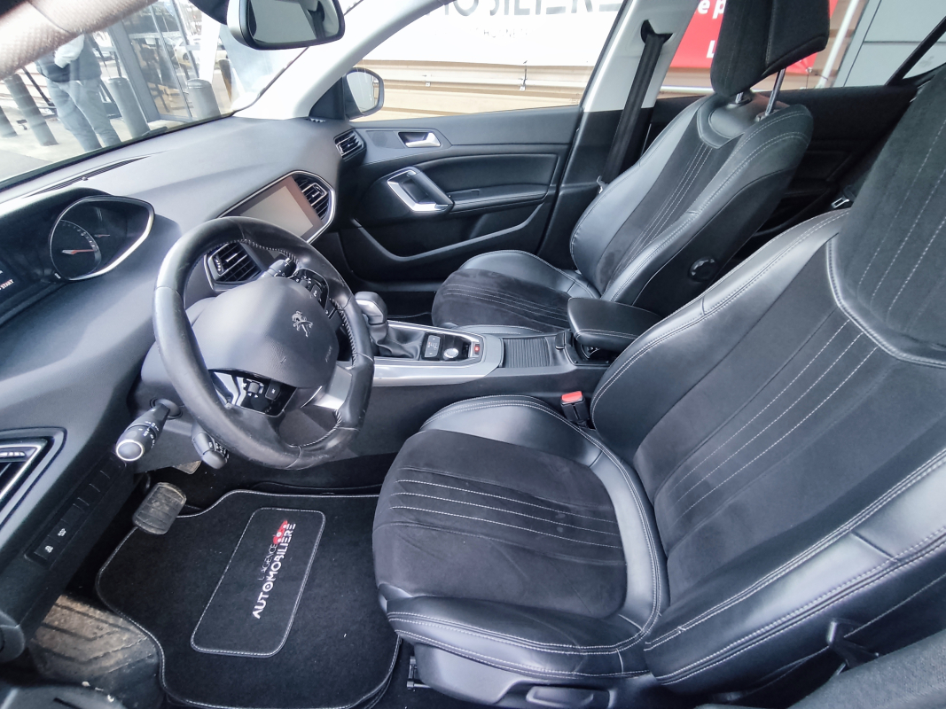 Peugeot 308 — 11