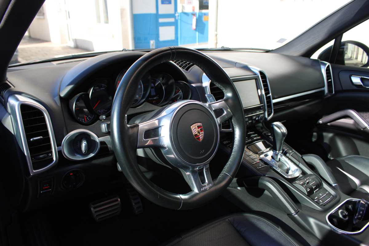 Porsche Cayenne — 11