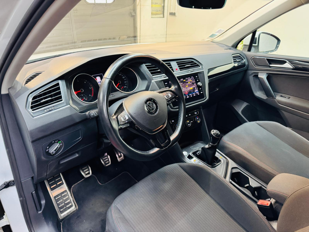 Volkswagen Tiguan — 12