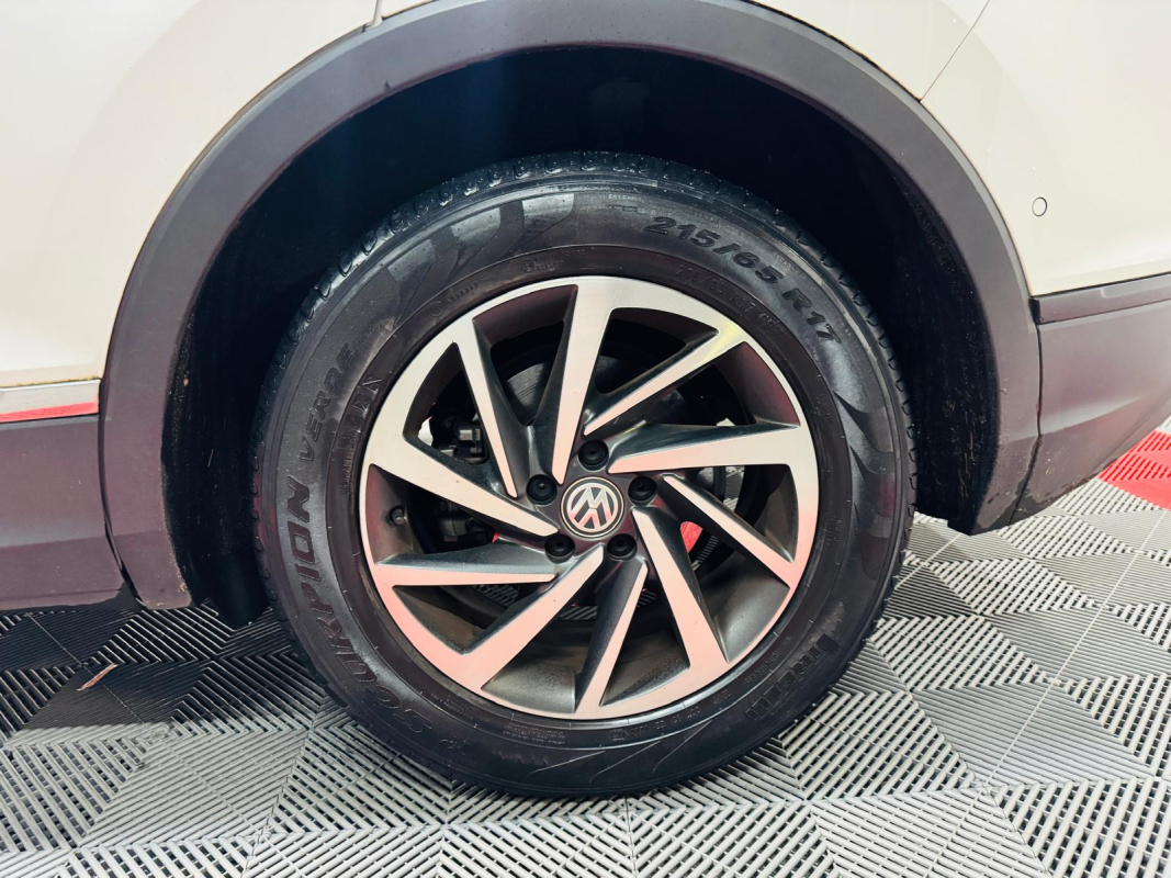 Volkswagen Tiguan — 20