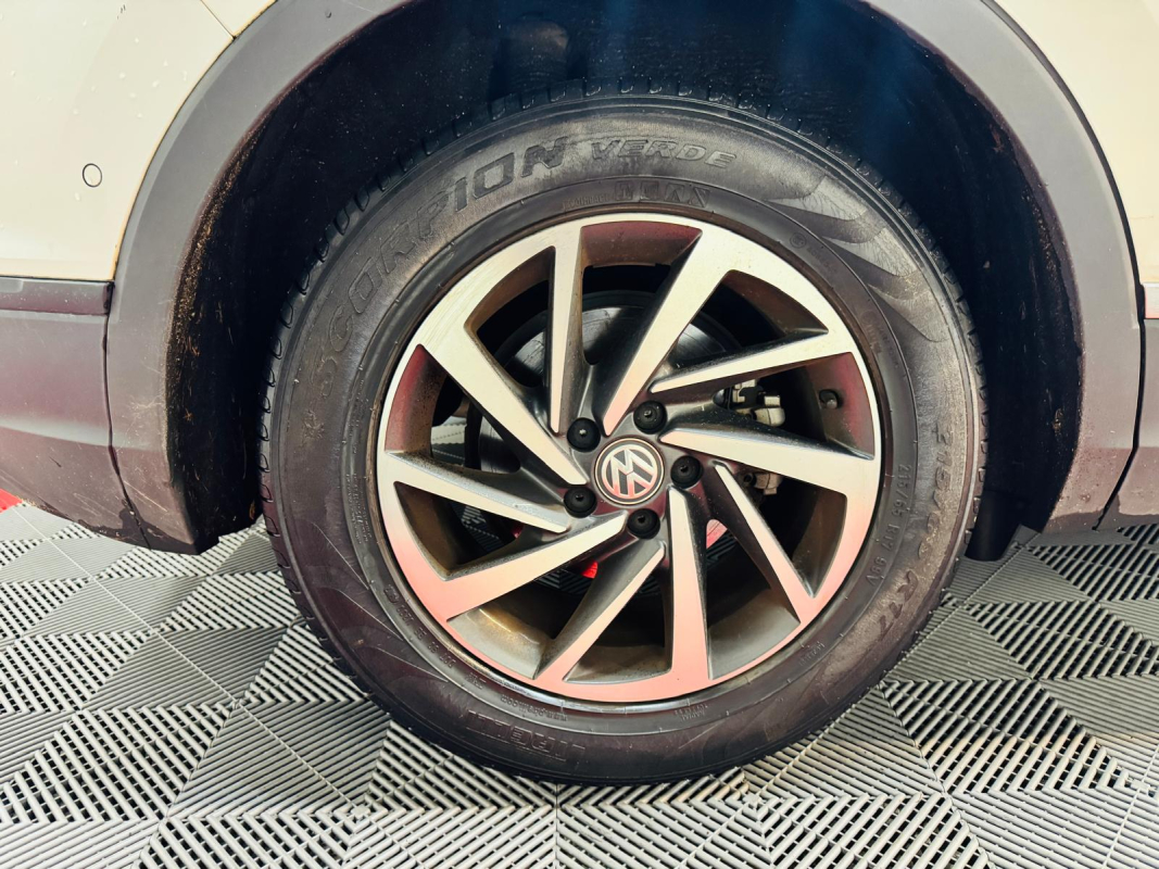 Volkswagen Tiguan — 21