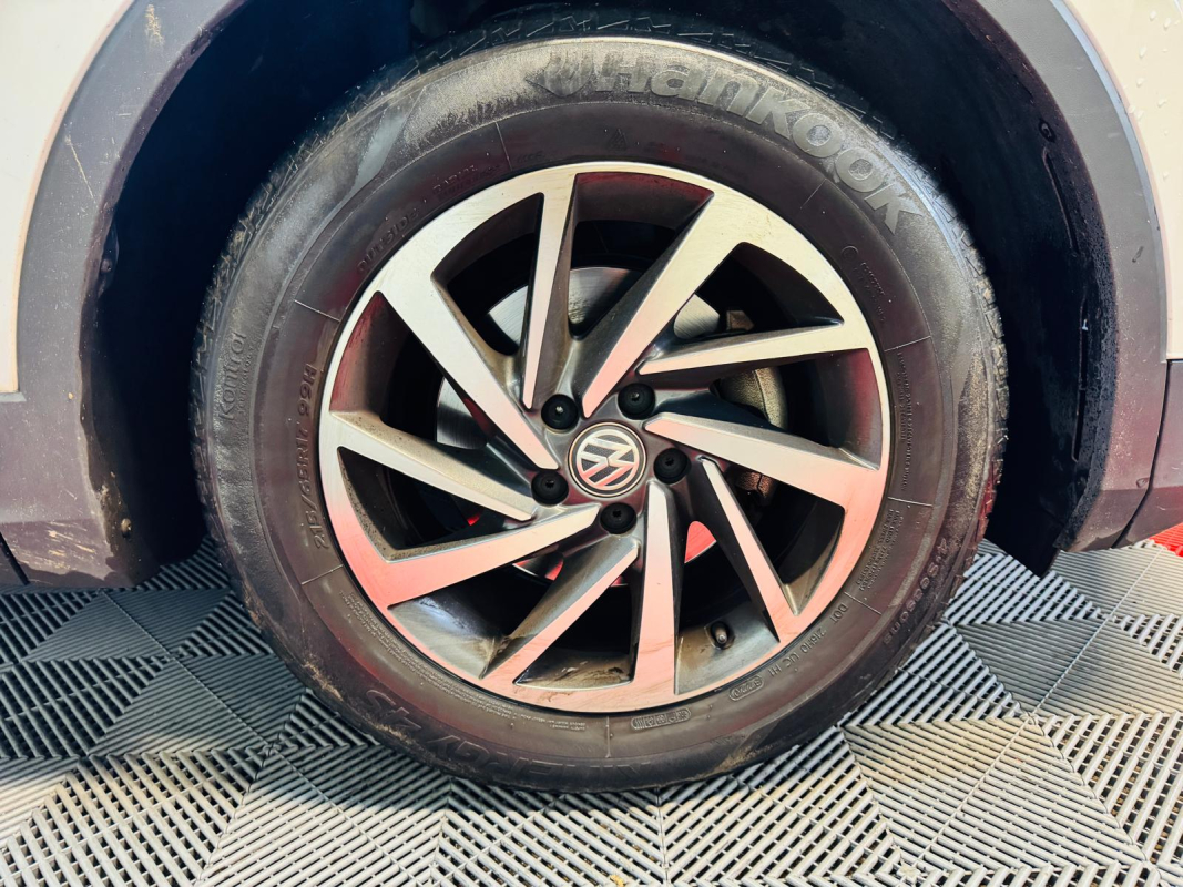 Volkswagen Tiguan — 23