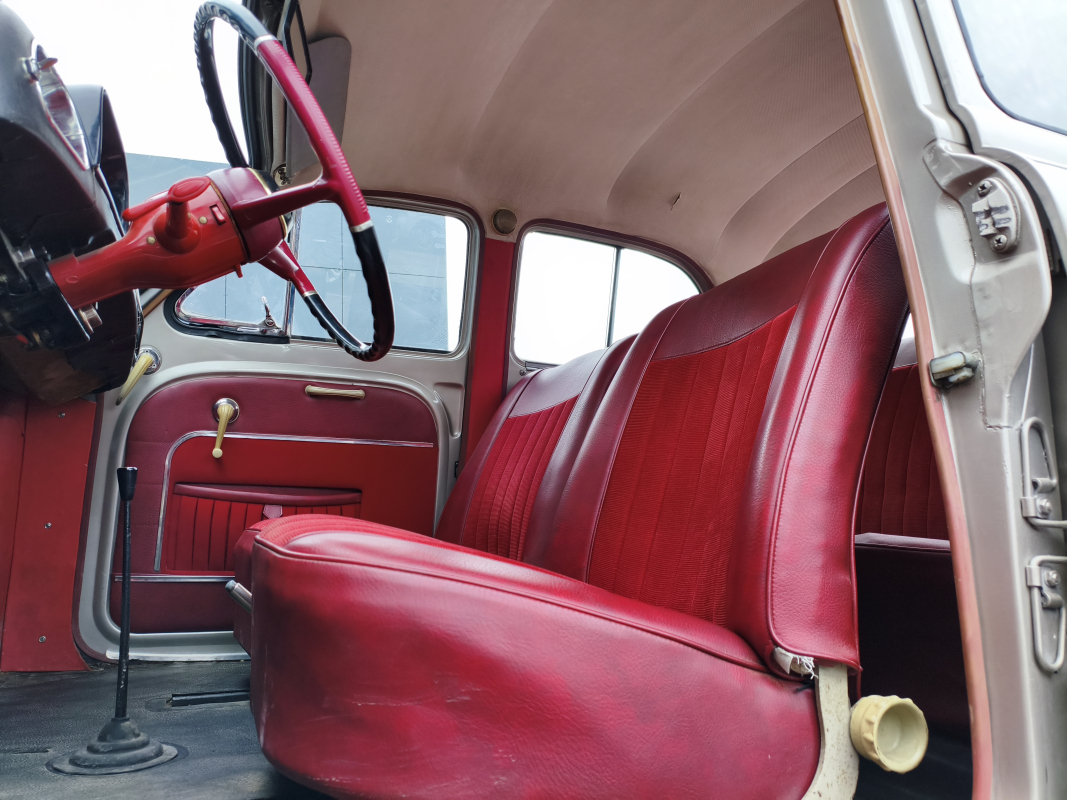 Renault Dauphine — 8