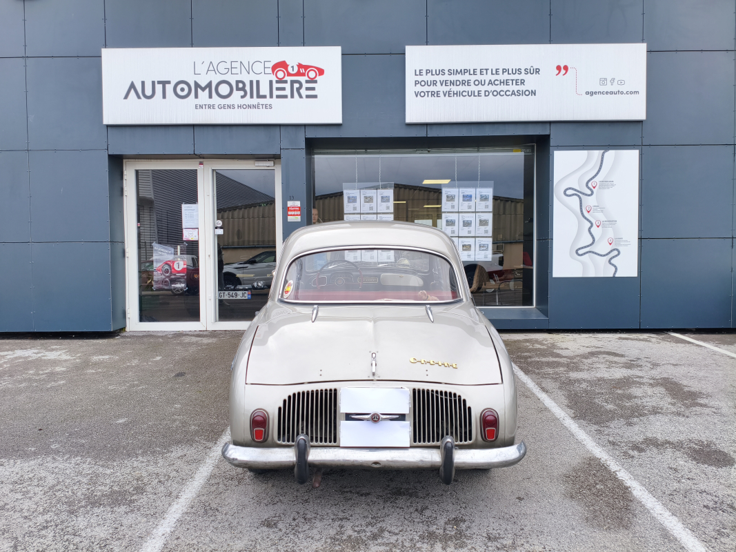 Renault Dauphine — 5