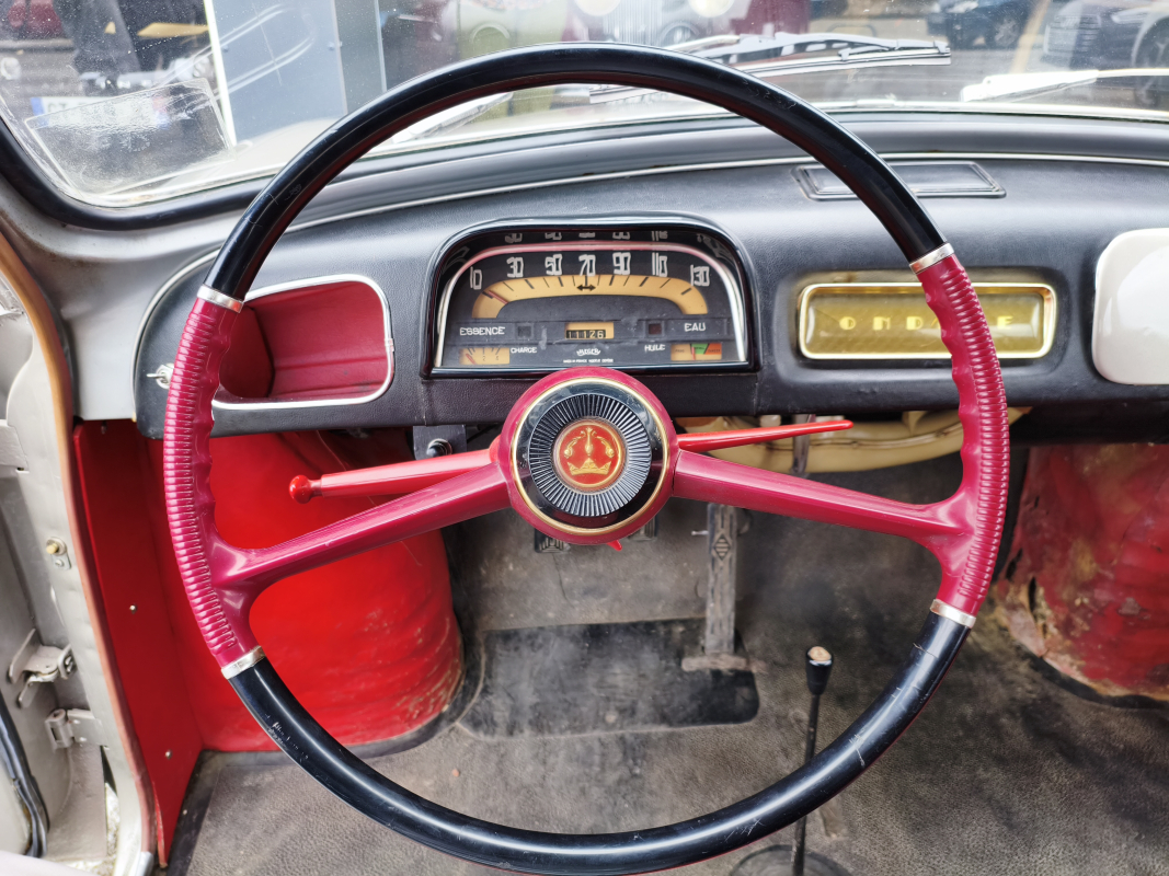 Renault Dauphine — 12