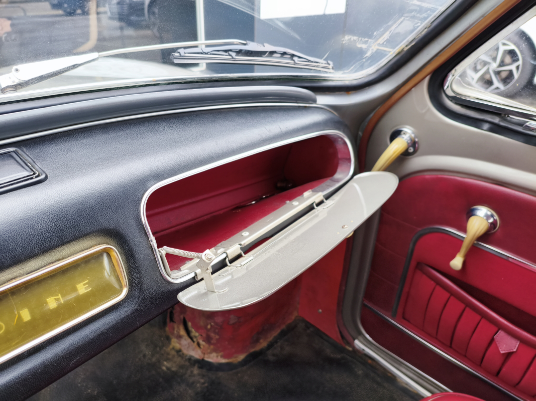 Renault Dauphine — 15