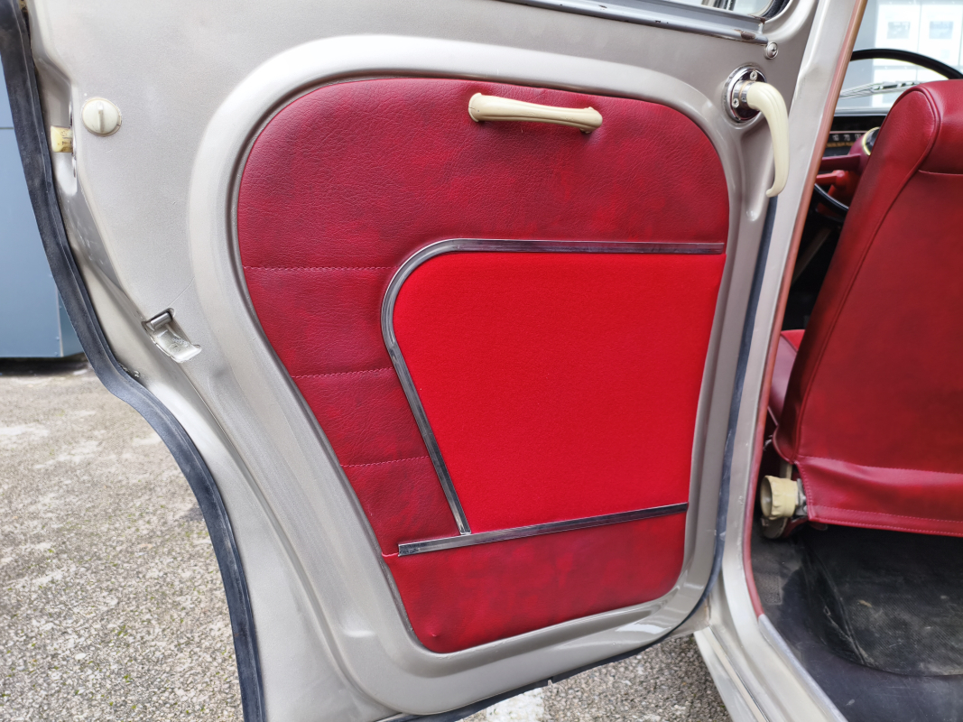 Renault Dauphine — 27