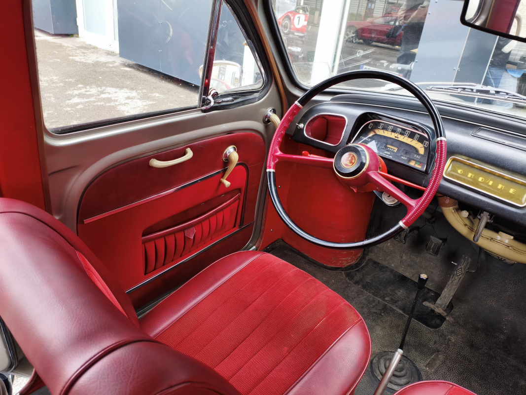 Renault Dauphine — 11