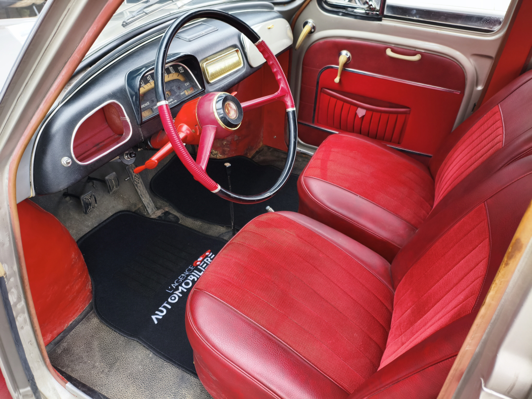 Renault Dauphine — 9