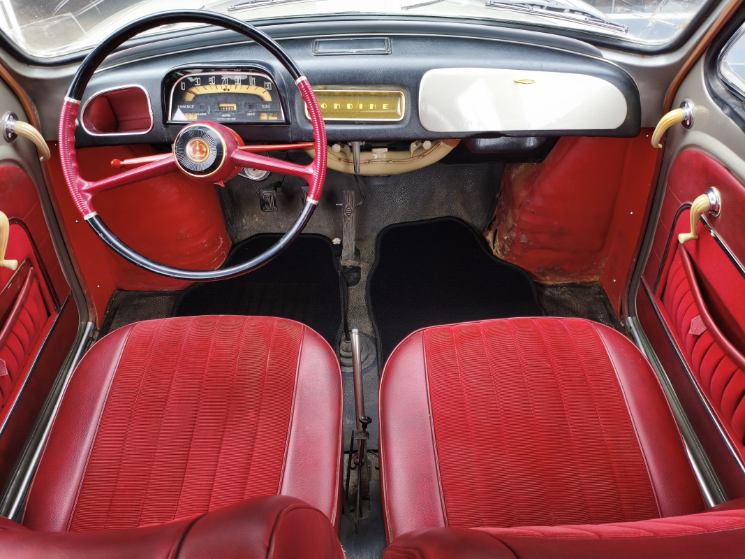 Renault Dauphine — 10