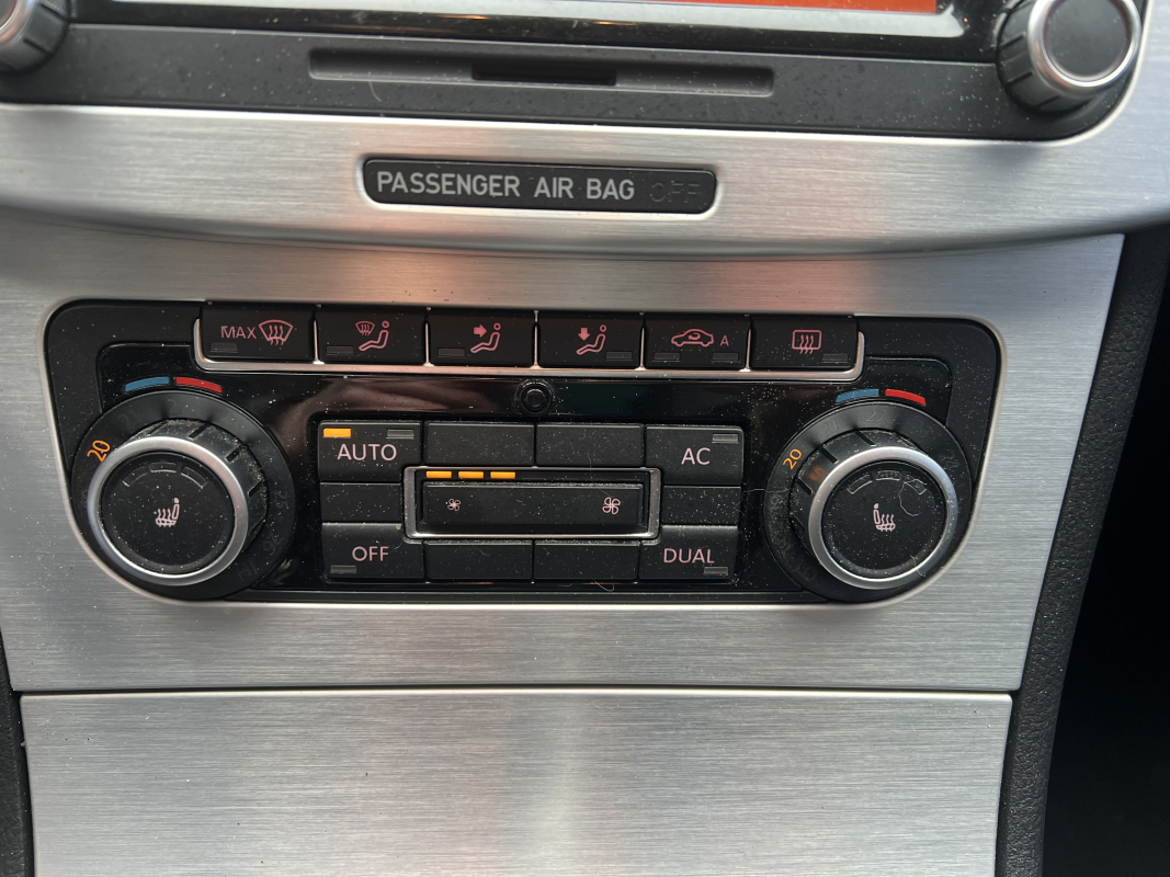 Volkswagen Passat — 33