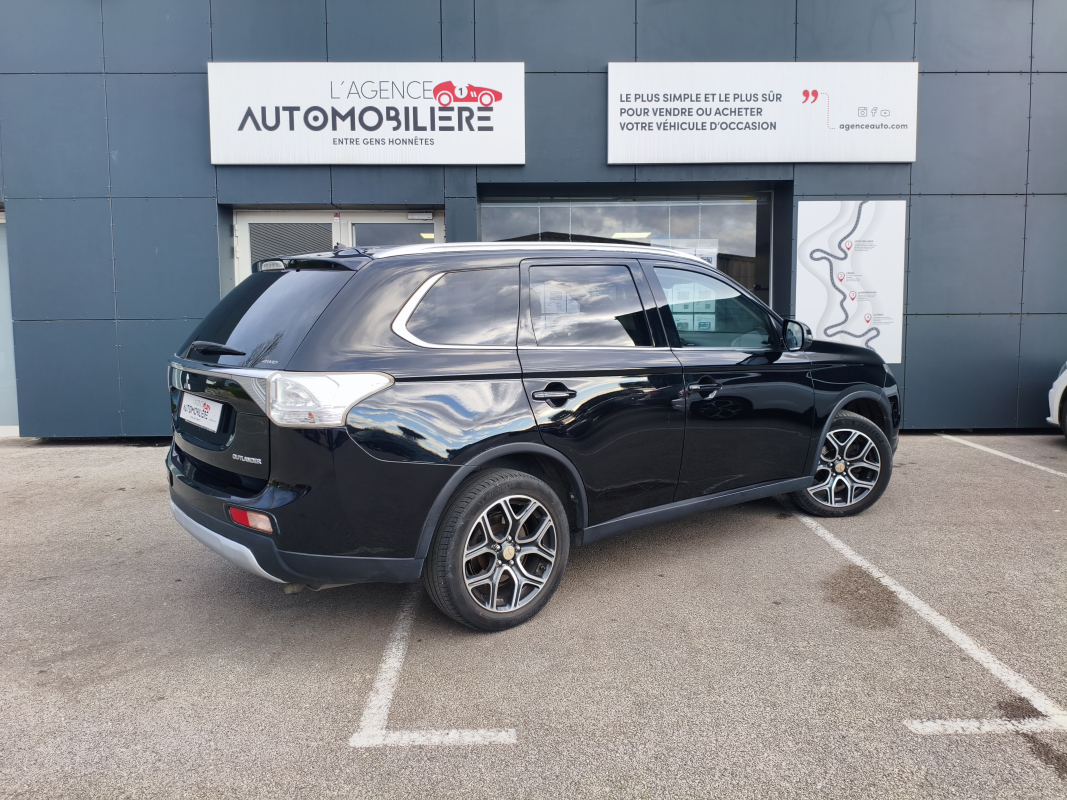 Mitsubishi Outlander — 2