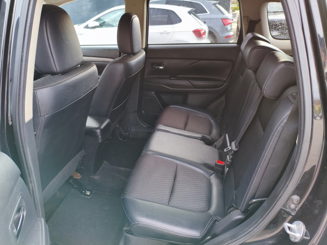 Mitsubishi Outlander — 18