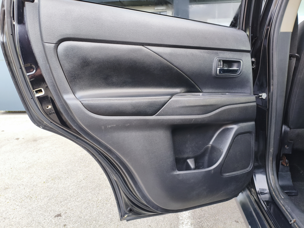 Mitsubishi Outlander — 26