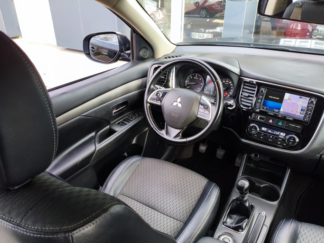 Mitsubishi Outlander — 10