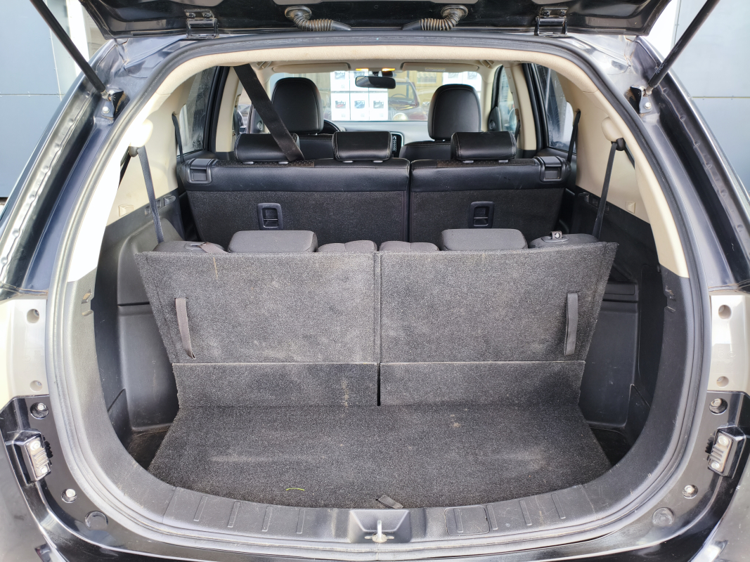 Mitsubishi Outlander — 24